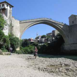 Пешеходный каменный мост в Мостаре