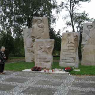Мемориал советских воинов в городе Олава