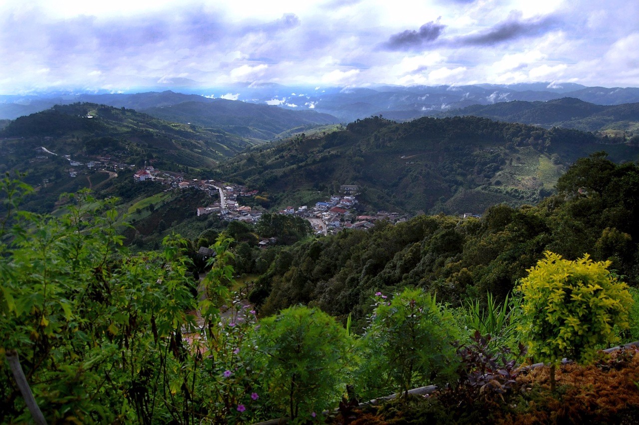 Вид на долину из деревушки Мае Салонг.