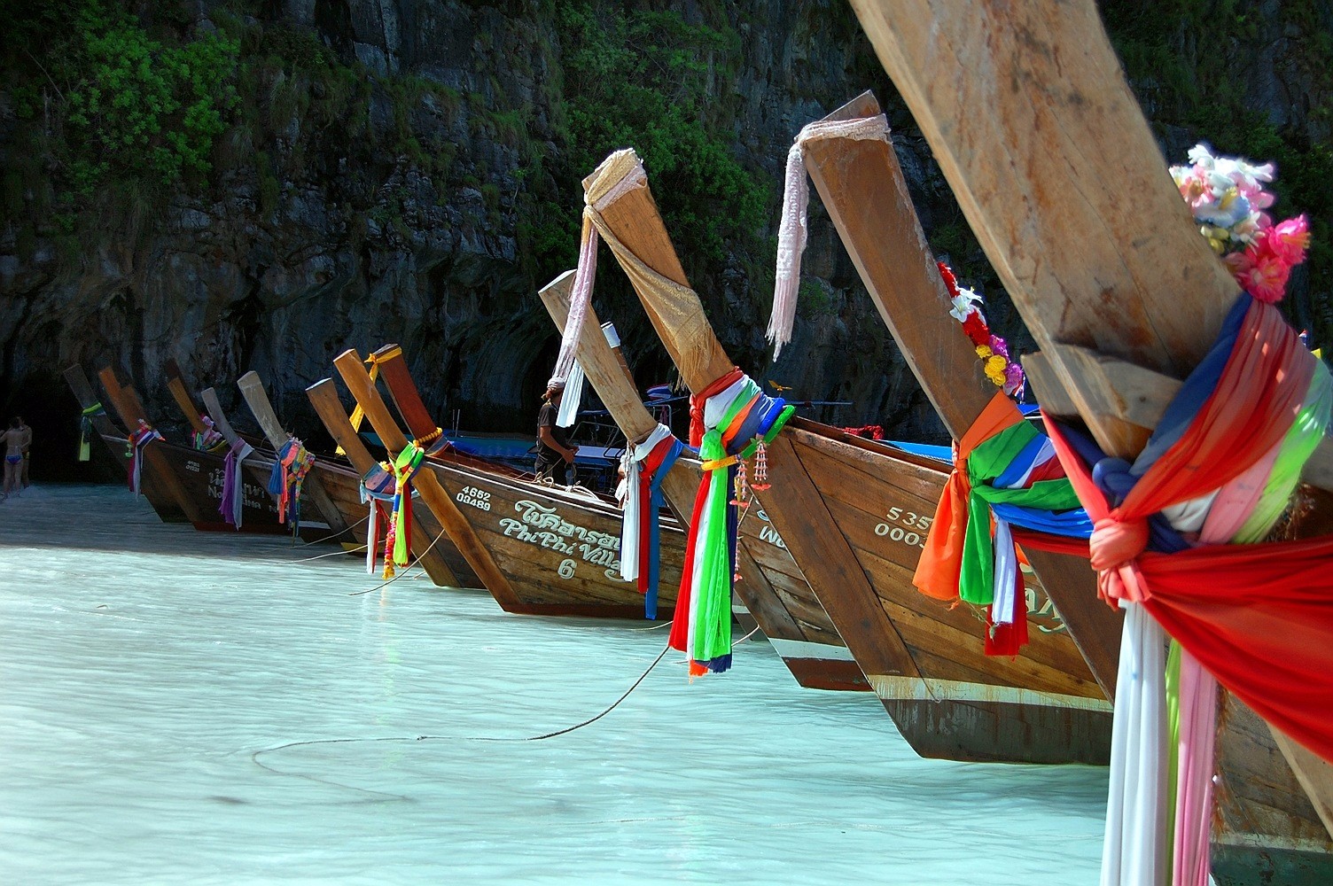 Традиционные длинноносые лодки южного Таиланда.