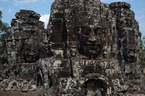 Загадочные лица храма Байон в Камбодже.