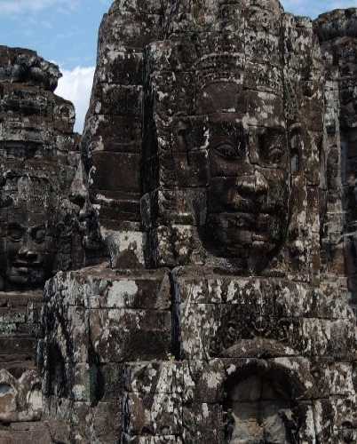Загадочные лица храма Байон в Камбодже.