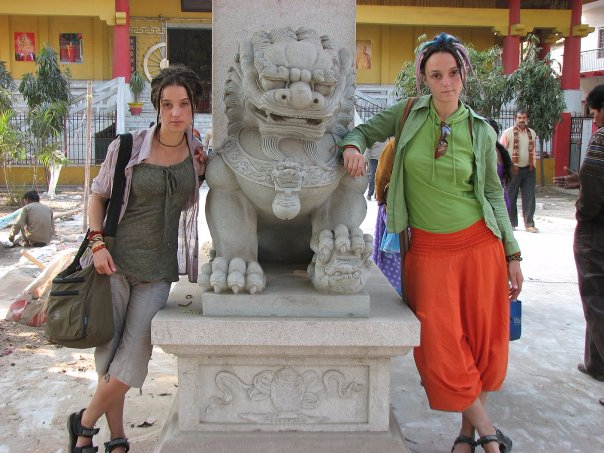 В индийской Бодхгайе с китайским львом.