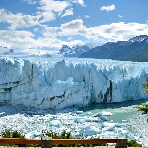 Удивительный и неповторимый — ледник Перито Морено. Здесь я в первый раз поверила, что лед может быть голубым…