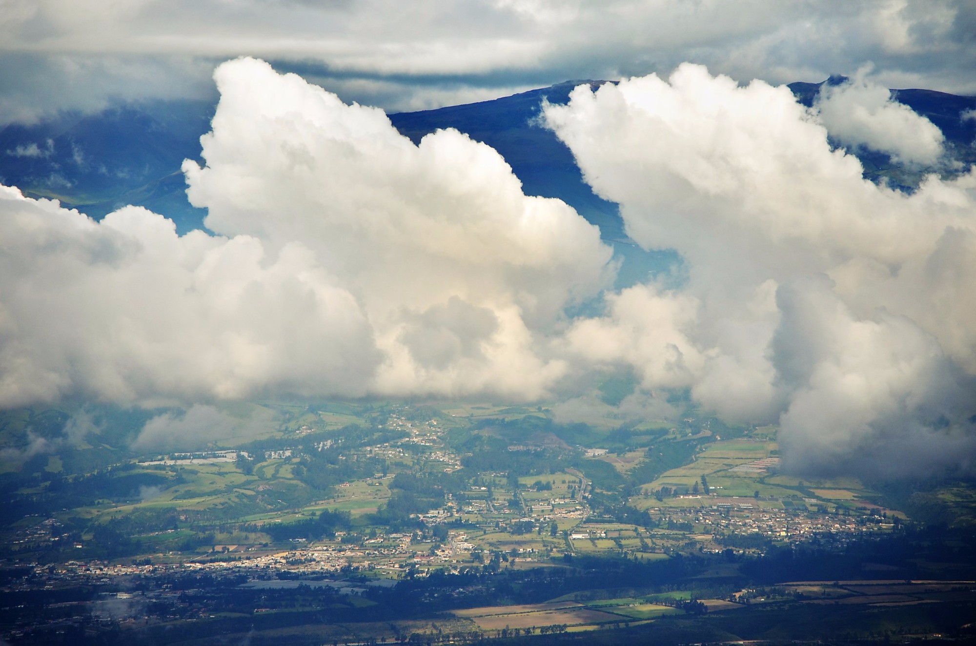 Облака над столицей Эквадора — Кито.