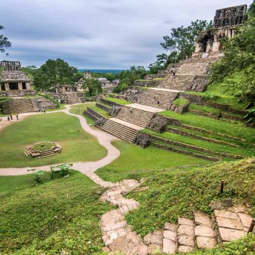 Паленке — удивительный древний город майя в джунглях. Лучшее место для того, чтобы почувствовать себя Индианой Джонсом.