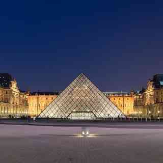 Пирамида Лувра photo