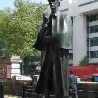 Statue of Sherlock Holmes photo