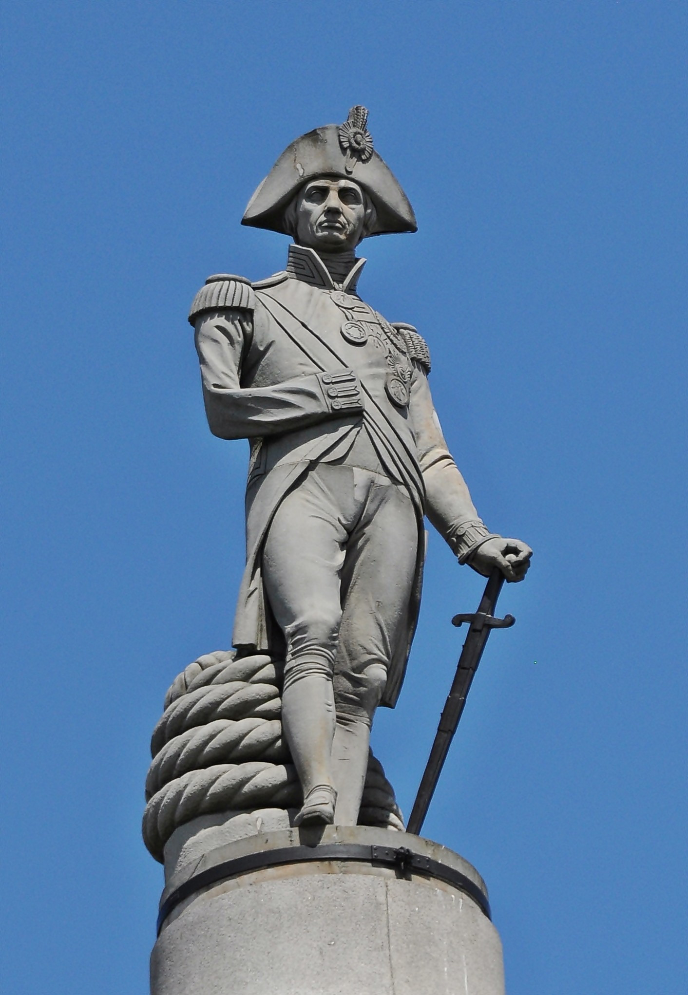 Нельсон лондон. Памятник адмиралу Нельсону в Лондоне. Статуя Адмирала Нельсона. Трафальгарская площадь Адмирал Нельсон. Памятник лорду Нельсону.