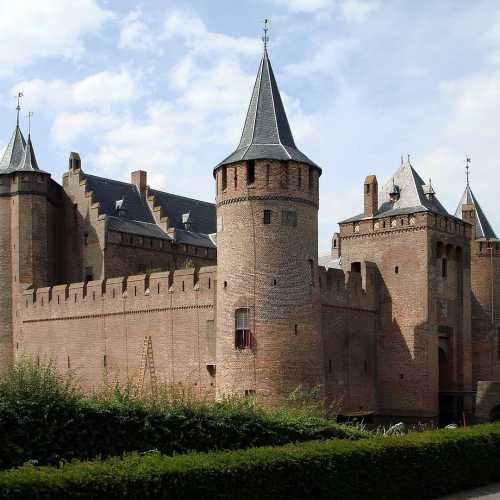 By Edi Weissmann from Amsterdam, Netherlands - Muiderslot, CC BY-SA 2.0, https://commons.wikimedia.org/w/index.php?curid=5386184