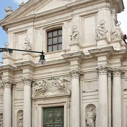 I Gesuiti, Italy