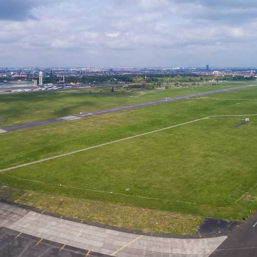 Tempelhofer Feld photo
