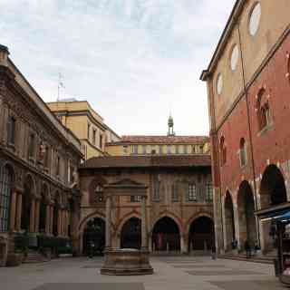 Piazza Mercanti photo
