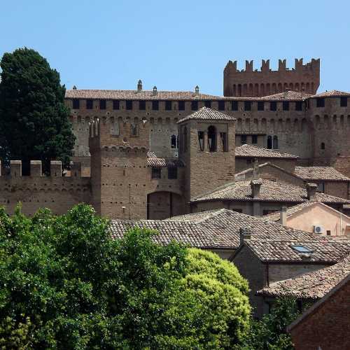 Замок Градара, Италия