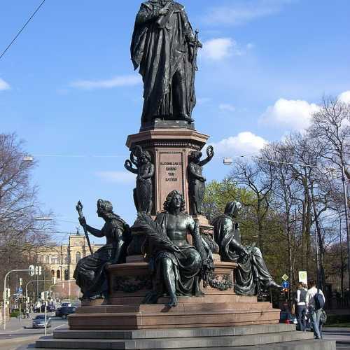 Памятник Баварскому королю Максимиллиану 2 photo