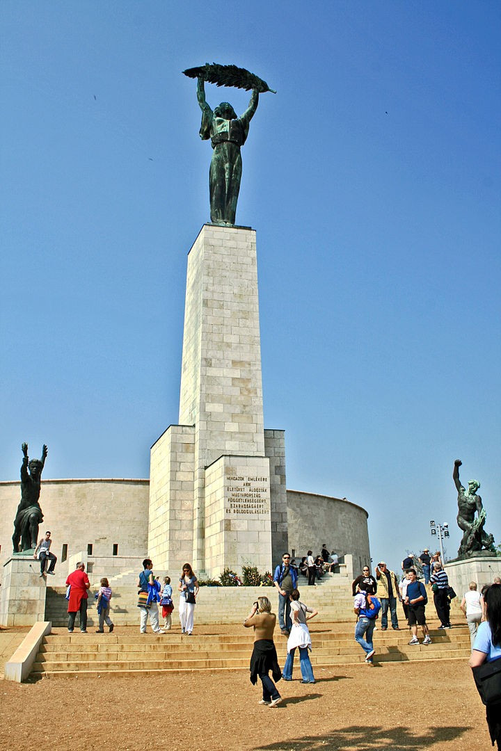 Статуя Свободы, Венгрия