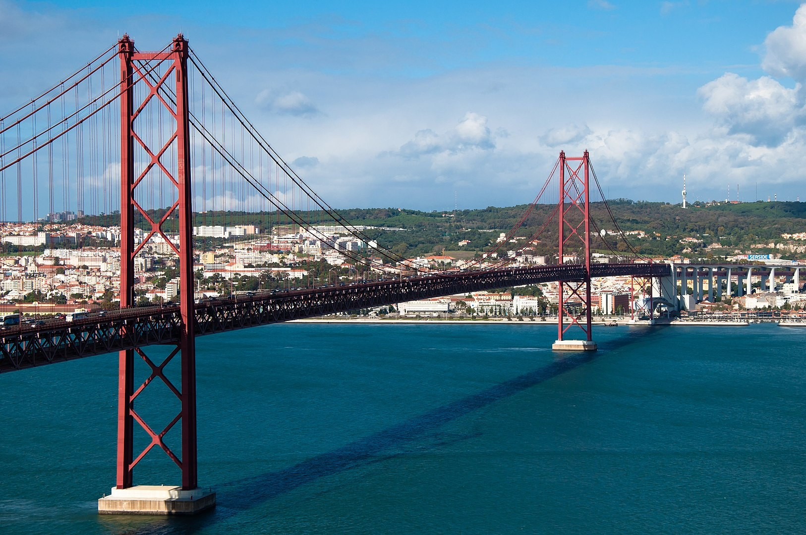 By Matt Perich from Lausanne, Switzerland - Lisbon Bridge, CC BY 2.0, https://commons.wikimedia.org/w/index.php?curid=14767824