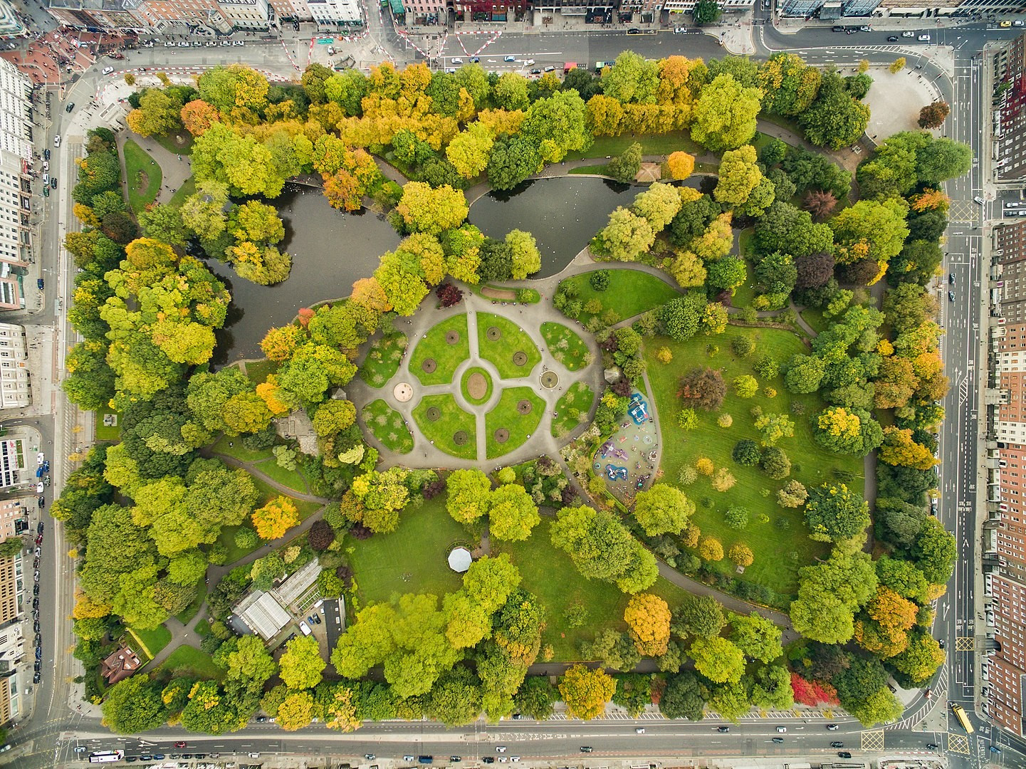 By Dronepicr (edited by King of Hearts)Edit corrects CA and sharpens image - File:Dublin Stephen's Green-44.jpg, CC BY 3.0, https://commons.wikimedia.org/w/index.php?curid=52447595