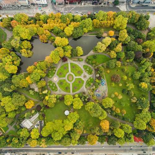 By Dronepicr (edited by King of Hearts)Edit corrects CA and sharpens image - File:Dublin Stephen&#039;s Green-44.jpg, CC BY 3.0, https://commons.wikimedia.org/w/index.php?curid=52447595