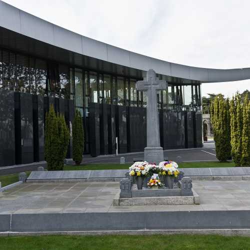 By William Murphy from Dublin, Ireland - Historic Ireland - Glasnevin Cemetery Is a Hidden Gem And Well Worth a VisitUploaded by AlbertHerring, CC BY-SA 2.0, https://commons.wikimedia.org/w/index.php?curid=29128920