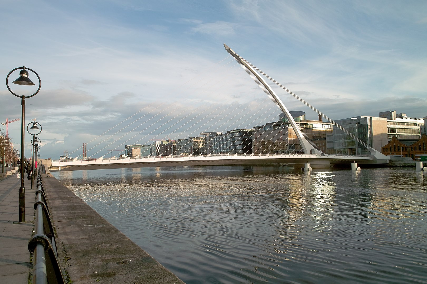 De William Murphy - originally posted to Flickr as The Samuel Beckett Bridge, CC BY-SA 2.0, https://commons.wikimedia.org/w/index.php?curid=11931083