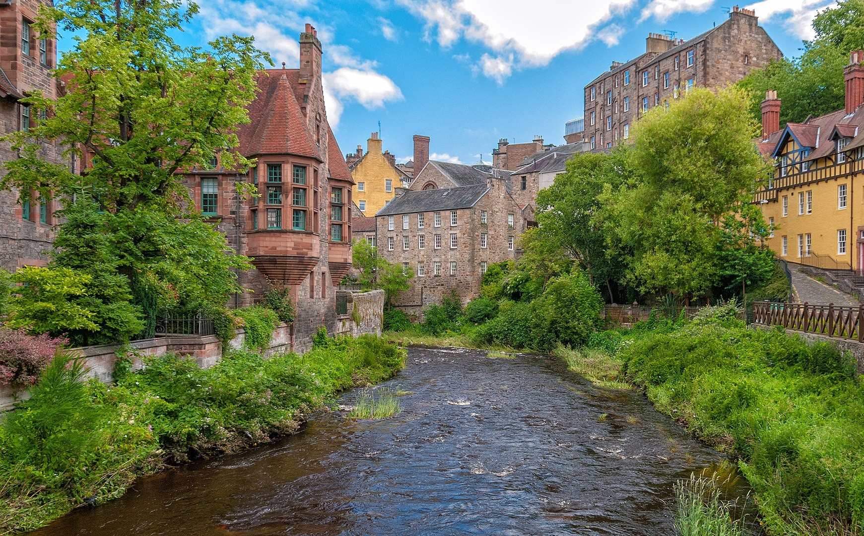 By Gary Campbell-Hall from Edinburgh, UK - Dean Village, Edinburgh, CC BY 2.0, https://commons.wikimedia.org/w/index.php?curid=71824178