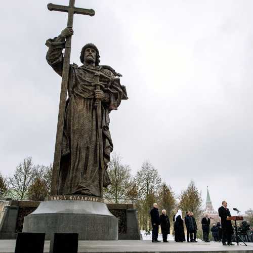 Памятник князю Владимиру photo