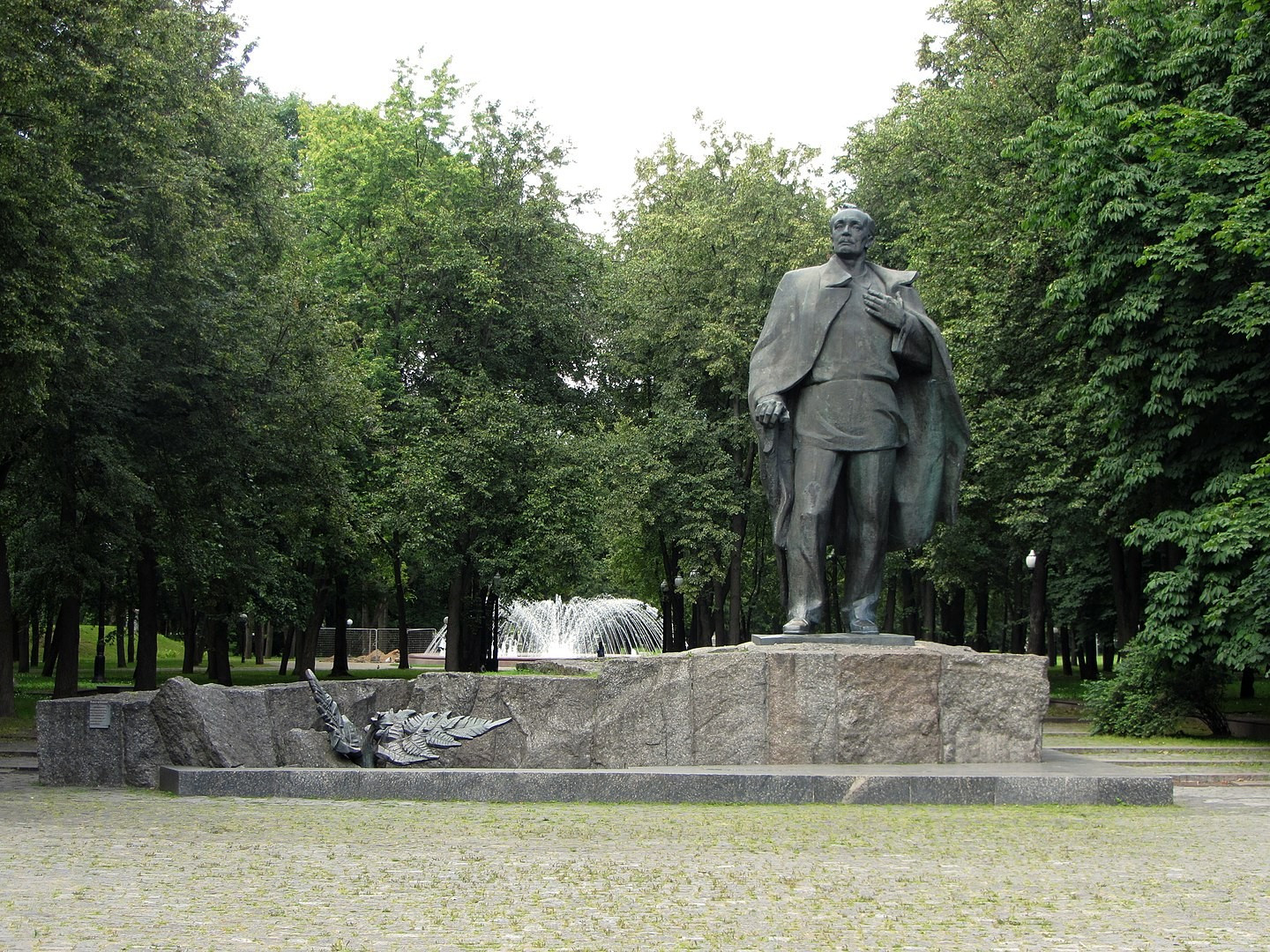 Автор: Liashko - File:Pomnik Janku Kupału, Miensk.JPG, CC BY-SA 3.0, https://ru.wikipedia.org/w/index.php?curid=7657230
