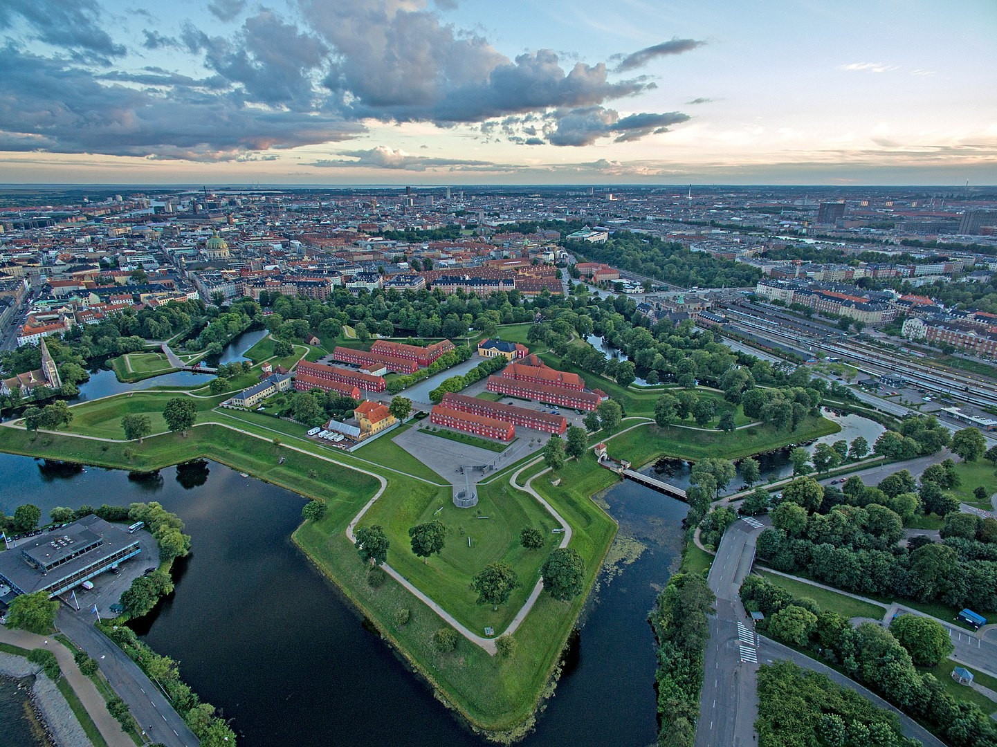 By CucombreLibre from New York, NY, USA - Copenhagen-Drone-20160704-011, CC BY 2.0, https://commons.wikimedia.org/w/index.php?curid=53833907