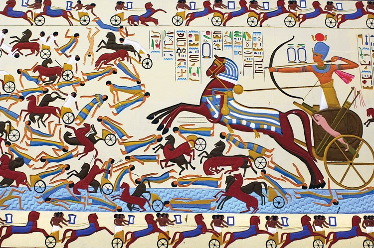 https://ru.wikipedia.org/wiki/%D0%A4%D0%B0%D0%B9%D0%BB:Modern_loose_interpretation_at_the_The_Pharaonic_Village_in_Cairo_of_a_Battle_scene_from_the_Great_Kadesh_reliefs_of_Ramses_II_on_the_Walls_of_the_Ramesseum.jpg
