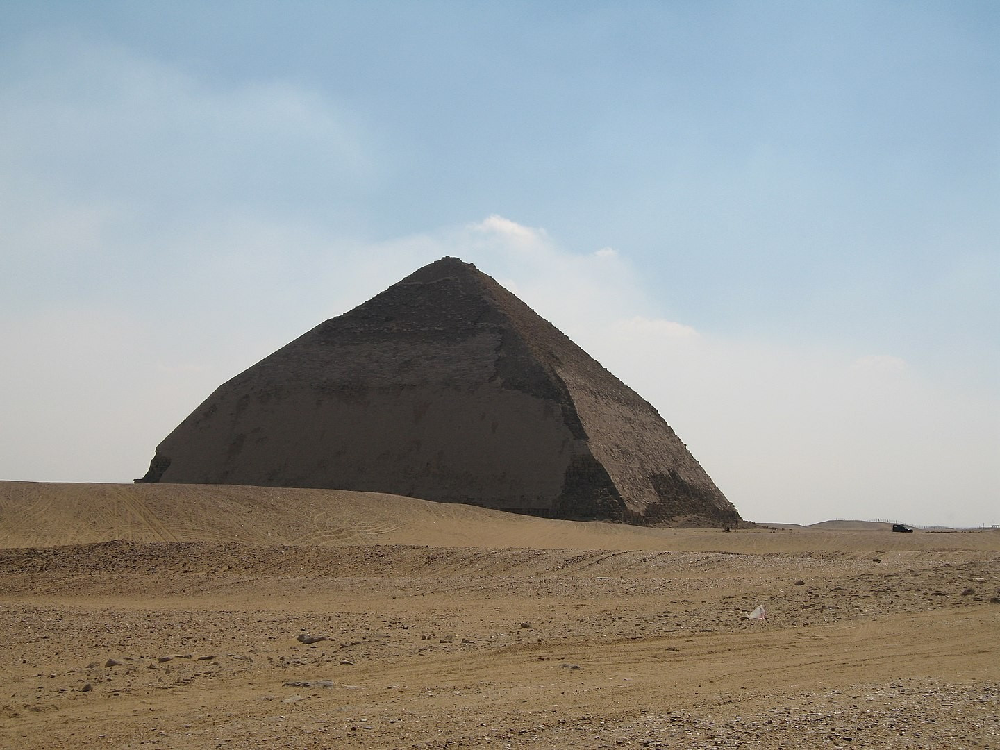 By Kristina from Magdeburg, Germany - The bent pyramid, CC BY 2.0, https://commons.wikimedia.org/w/index.php?curid=2601915