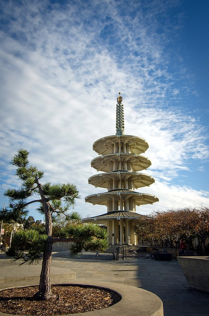 By Franco Folini from San Francisco, USA - Peace Pagoda, Japantown, CC BY-SA 2.0, https://commons.wikimedia.org/w/index.php?curid=68704911