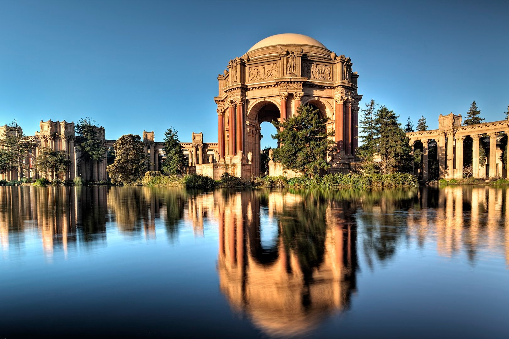 Автор: Kevin Cole (en:User:Kevinlcole) - originally posted to Flickr as Palace of Fine Arts, CC BY 2.0, https://commons.wikimedia.org/w/index.php?curid=10028310