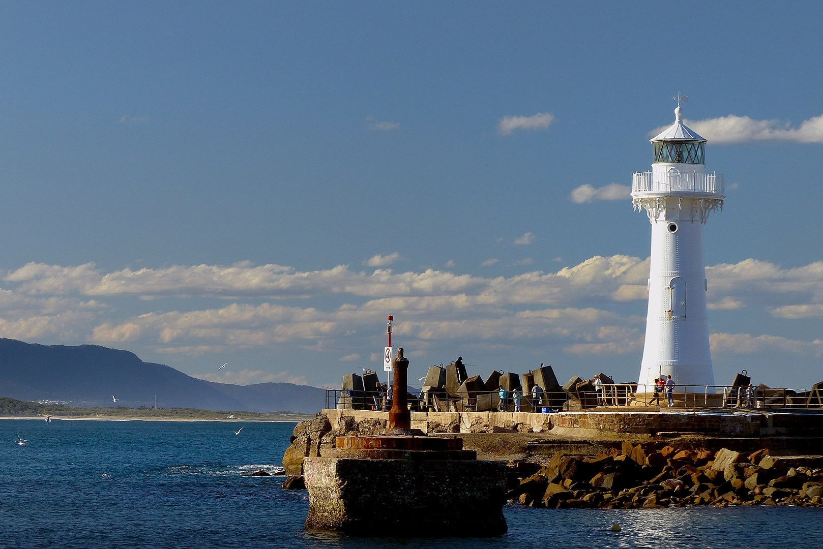 By Bernard Spragg. NZ from Christchurch, New Zealand - Wollongong Breakwater Lighthouse, CC0, https://commons.wikimedia.org/w/index.php?curid=54995203