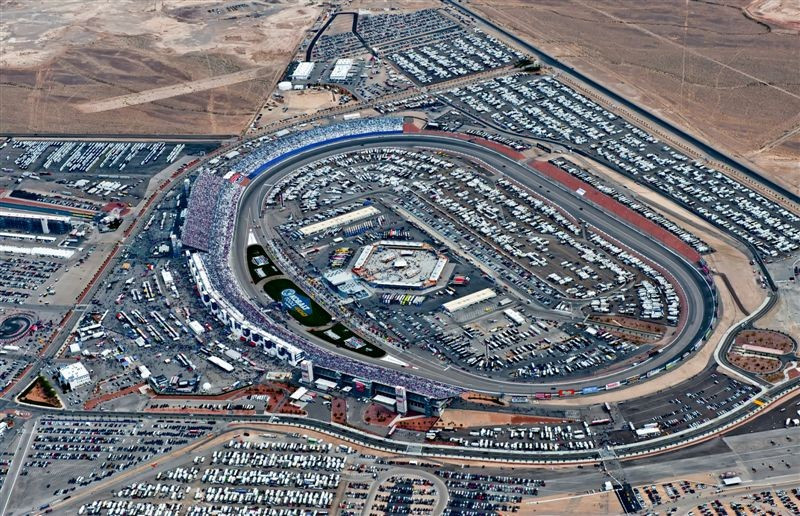 By Maverick Helicopters - Flickr: A View of the Las Vegas Motor Speedway from Above, CC BY-SA 2.0, https://commons.wikimedia.org/w/index.php?curid=14691529