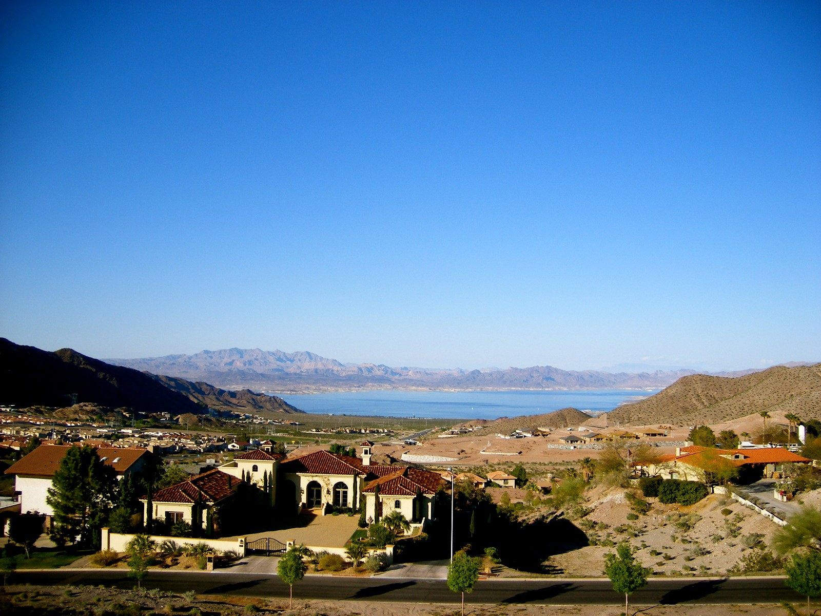 By Sarah Nichols from Las Vegas, NV, USA - Boulder City View of Lake MeadUploaded by PDTillman, CC BY-SA 2.0, https://commons.wikimedia.org/w/index.php?curid=6837763