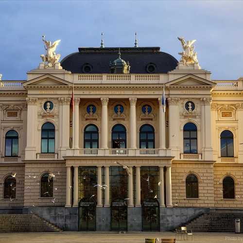 Zürich Opera House photo