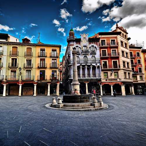 By José Luis Mieza - originally posted to Flickr as Plaza del Torico (Teruel) NO HDR, CC BY 2.0, https://commons.wikimedia.org/w/index.php?curid=6848700