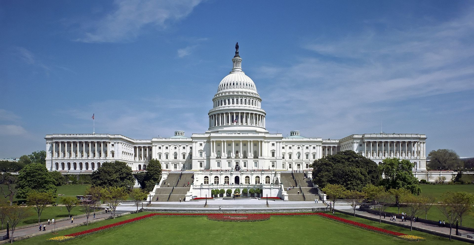 Автор: United_States_Capitol_-_west_front.jpg: Architect of the Capitolderivative work: O.J. - United_States_Capitol_-_west_front.jpg, Общественное достояние, https://commons.wikimedia.org/w/index.php?curid=17800708