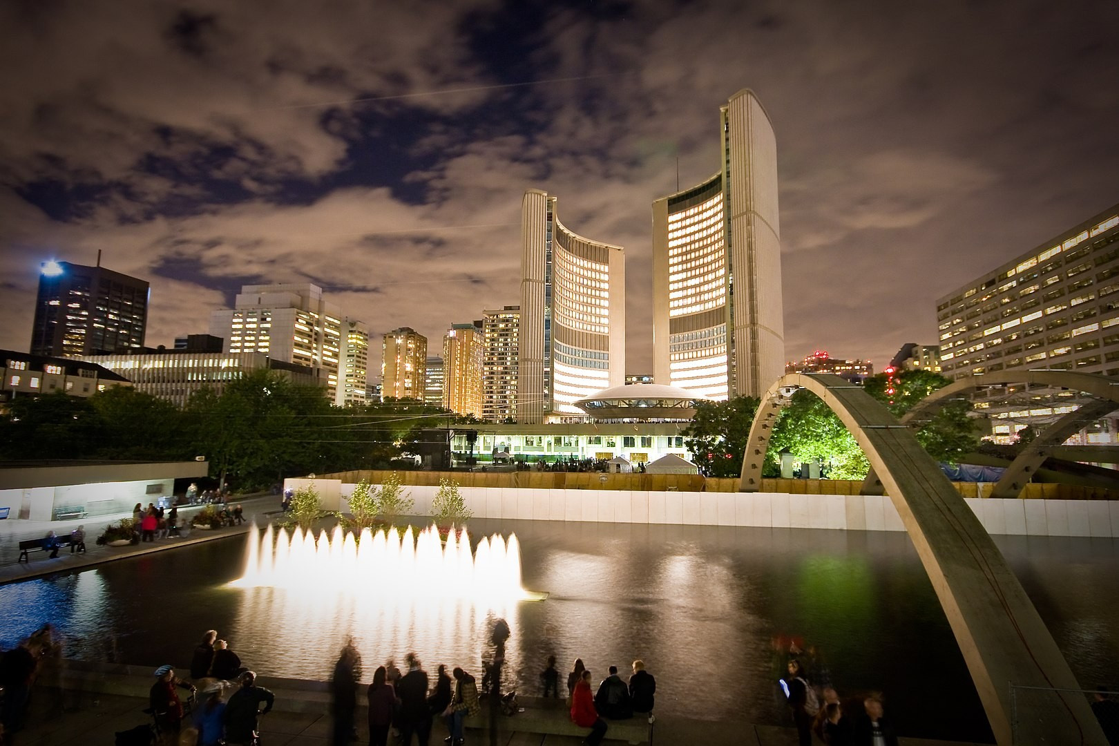 By Benson Kua from Toronto, Canada - City GlowUploaded by tm, CC BY-SA 2.0, https://commons.wikimedia.org/w/index.php?curid=25887796