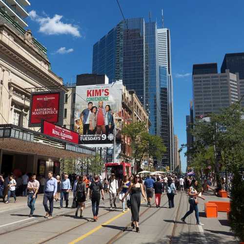 By Vlad Podvorny - TIFF comes in Toronto, CC BY 2.0, https://commons.wikimedia.org/w/index.php?curid=56226663