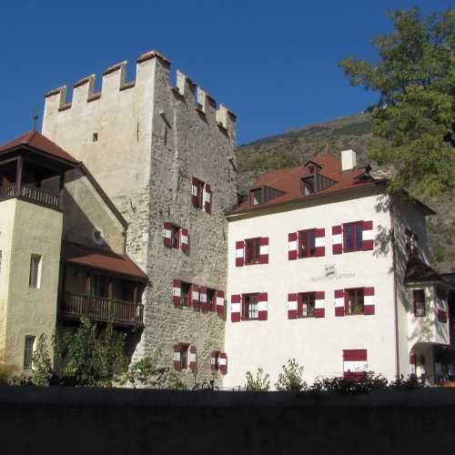 Burg Latsch photo