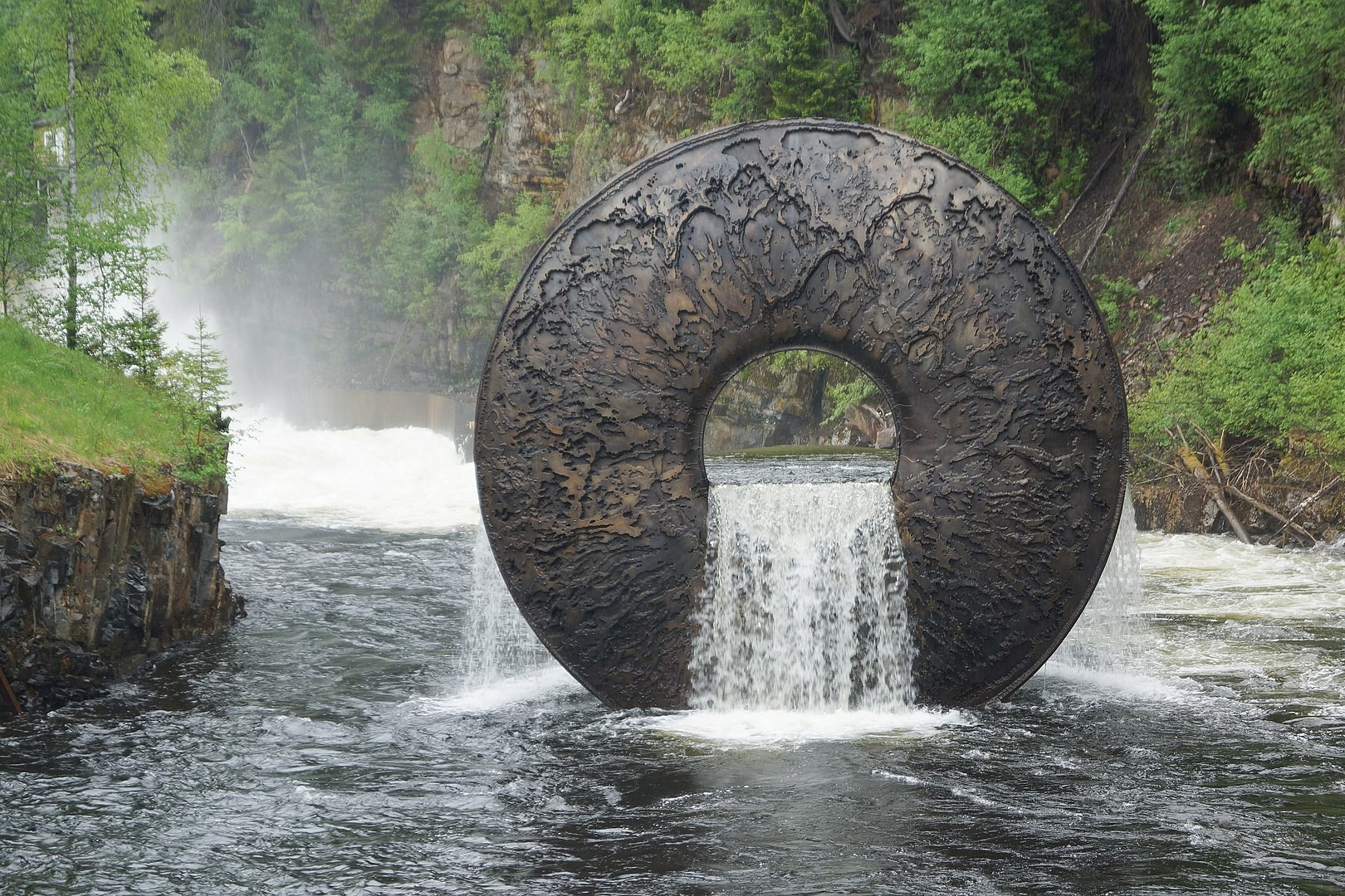 Von Randi Hausken from Bærum, Norway - “ All of Nature Flows Through Us” by Marc Quinn, CC BY-SA 2.0, https://commons.wikimedia.org/w/index.php?curid=92858677