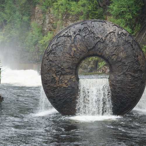 Von Randi Hausken from Bærum, Norway - “ All of Nature Flows Through Us” by Marc Quinn, CC BY-SA 2.0, https://commons.wikimedia.org/w/index.php?curid=92858677
