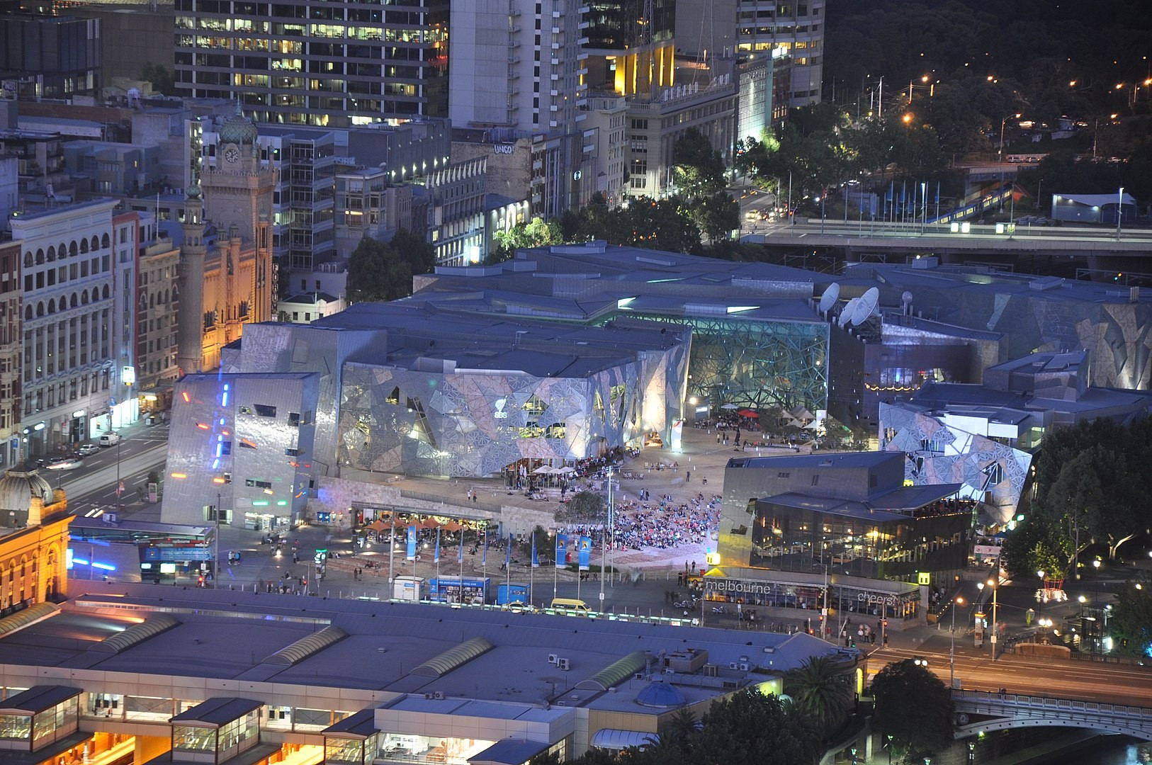 By Jorge Láscar from Australia - Federation Square, CC BY 2.0, https://commons.wikimedia.org/w/index.php?curid=31949778