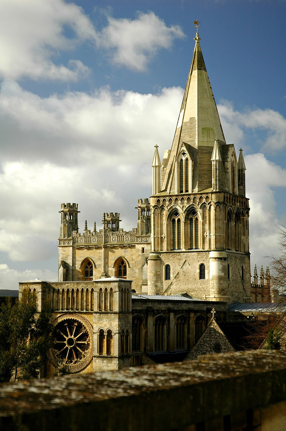 https://commons.wikimedia.org/wiki/File:Cathedral_oxford.jpg