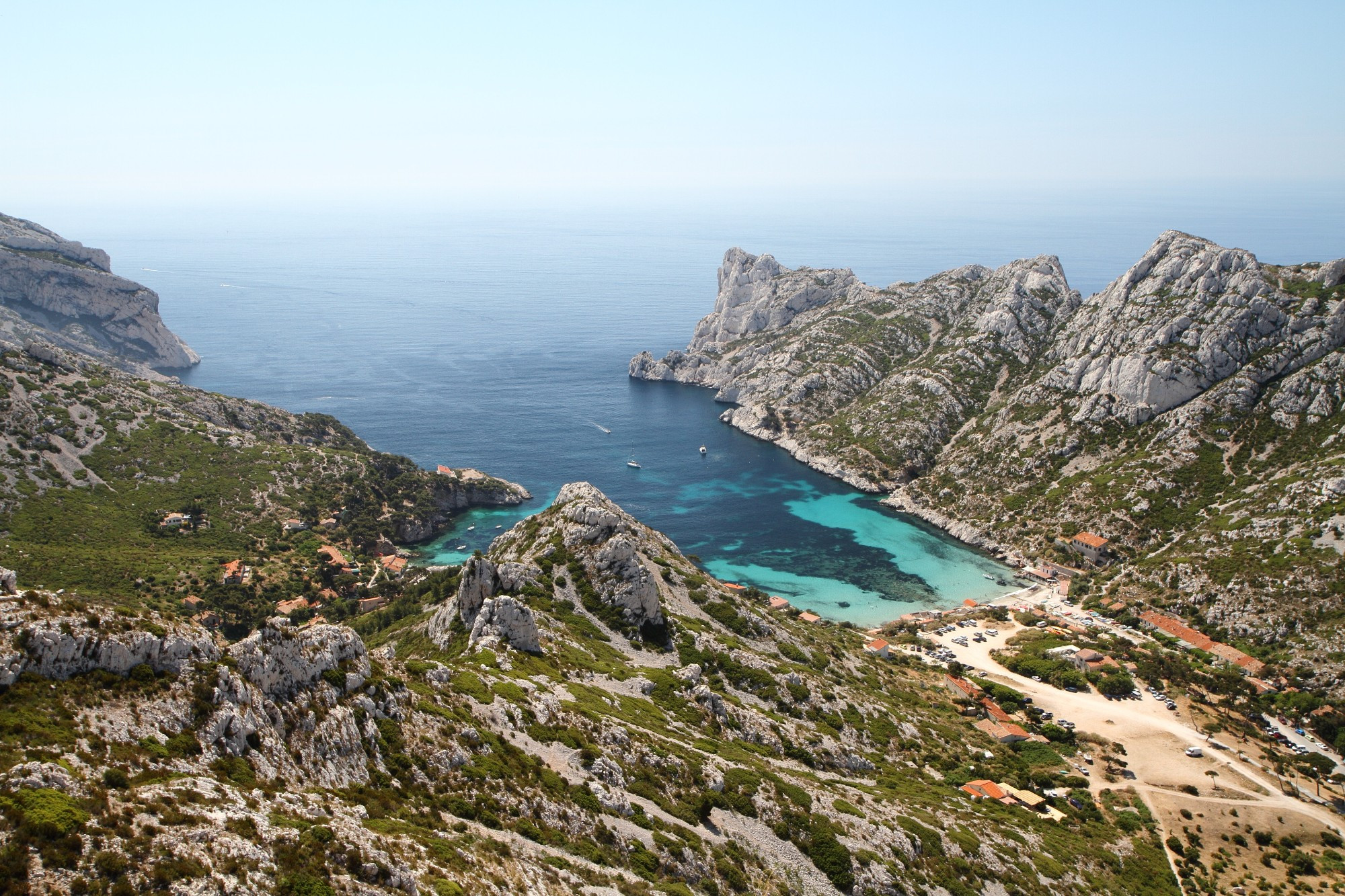 https://commons.wikimedia.org/wiki/File:Marseille_Calanque_Sormiou.jpg