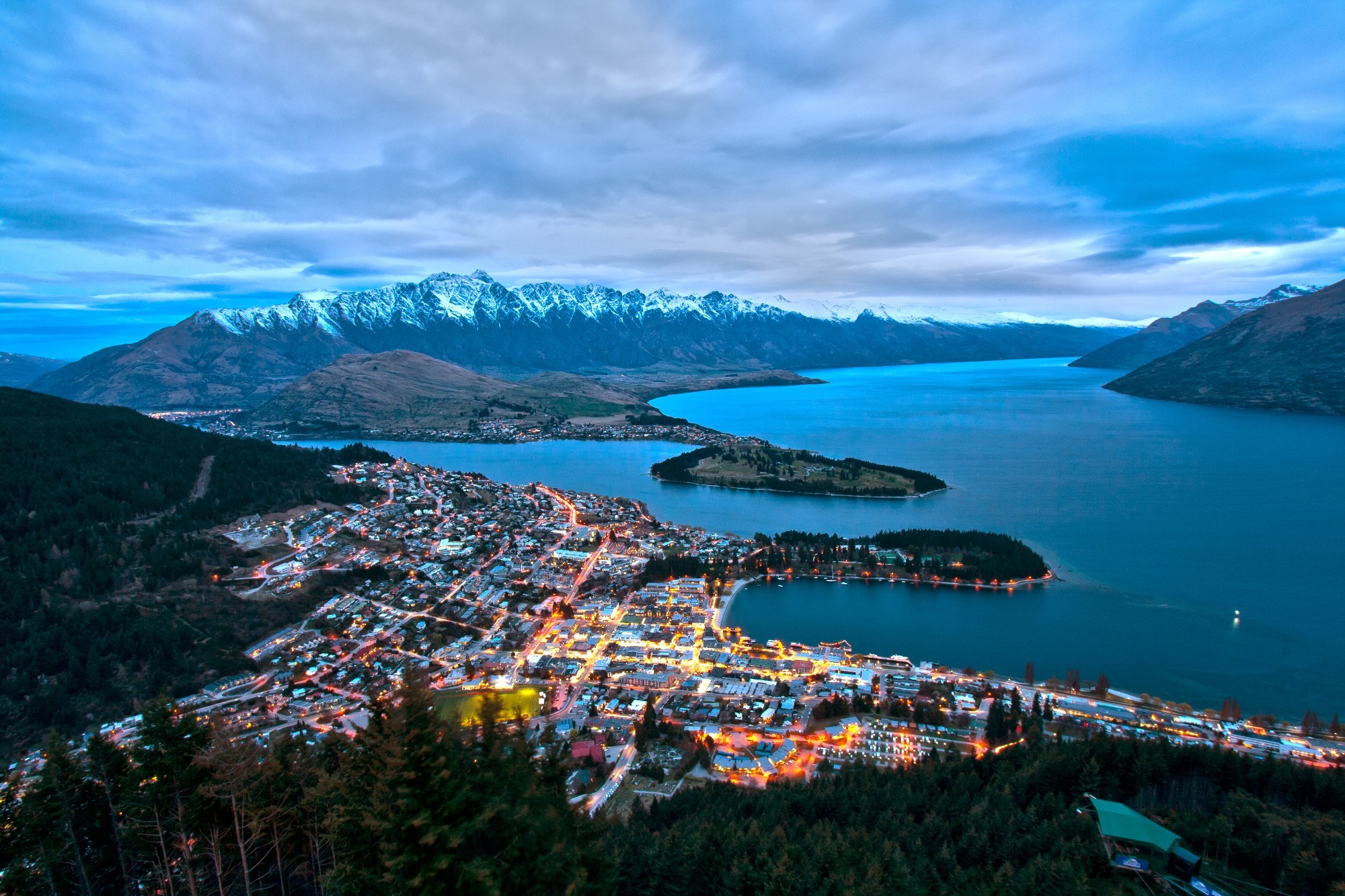 Автор: Lawrence Murray from Perth, Australia — Queenstown from Bob's Peak, CC BY 2.0, <a href=