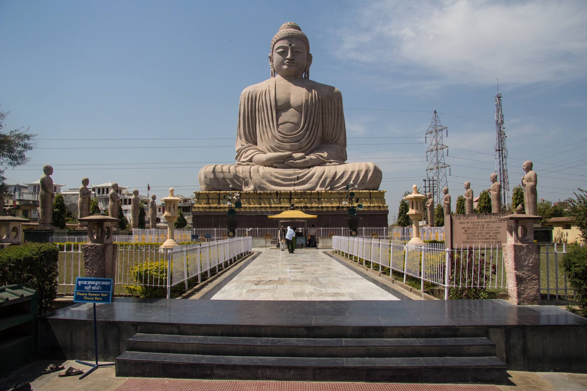 By Andrew Moore from Johannesburg, South Africa — Giant Buddha, CC BY-SA 2.0, <a href=