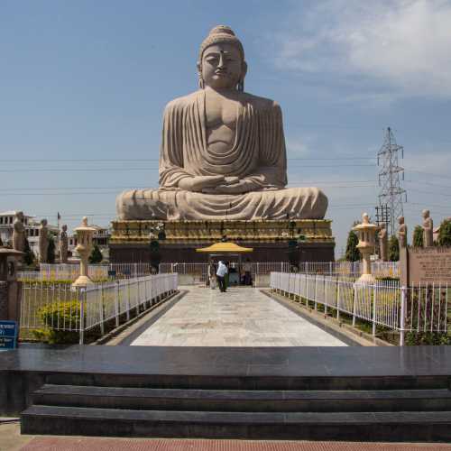 By Andrew Moore from Johannesburg, South Africa — Giant Buddha, CC BY-SA 2.0, <a href="https://commons.wikimedia.org/w/index.php?curid=38723428">commons.wikimedia.org/w/index.php?curid=38723428</a>